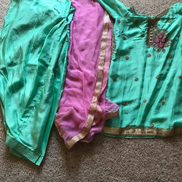 Punjabi salwar suit - Picture 2 of 3